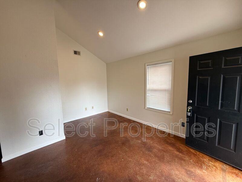 636 W Oak Ave #B - Photo 7 of 13