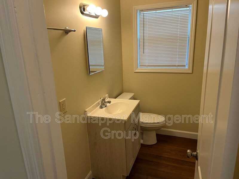 634 Cashew St #B - Photo 6 of 9