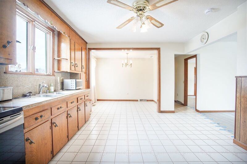 13 1/2 Weston St #1 - Photo 2 of 14