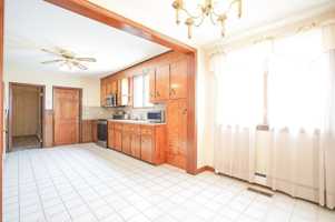 featured image of 13 1/2 Weston St #1