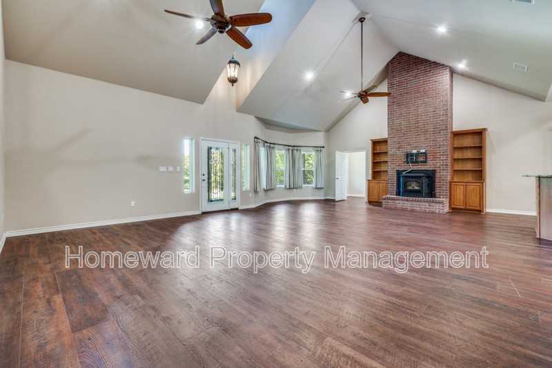 226 Country Ln - Photo 3 of 13