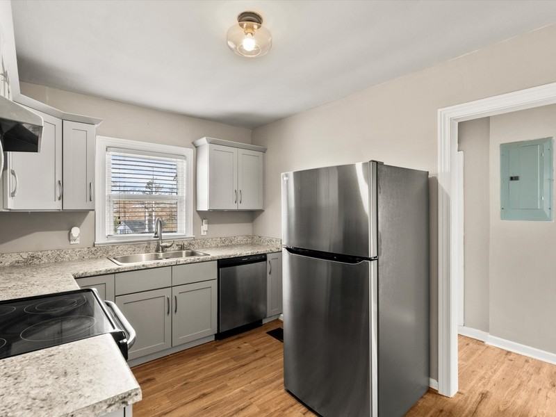 1403 Lowell Dr Se - Photo 6 of 23