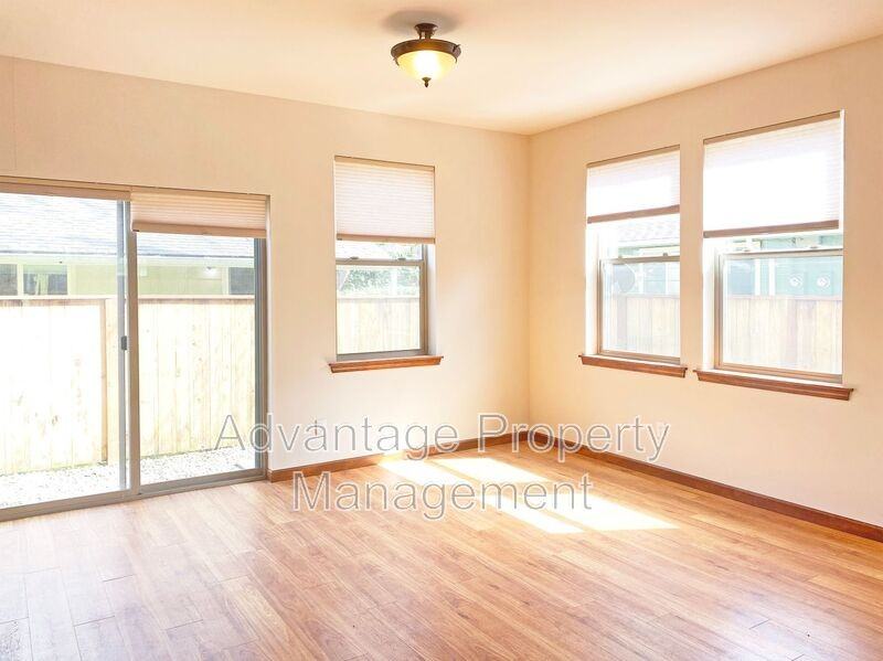 1645 Nw Kings Blvd - Photo 4 of 22