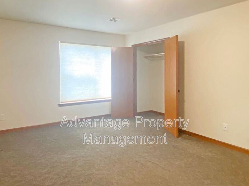 1645 Nw Kings Blvd - Photo 5 of 22