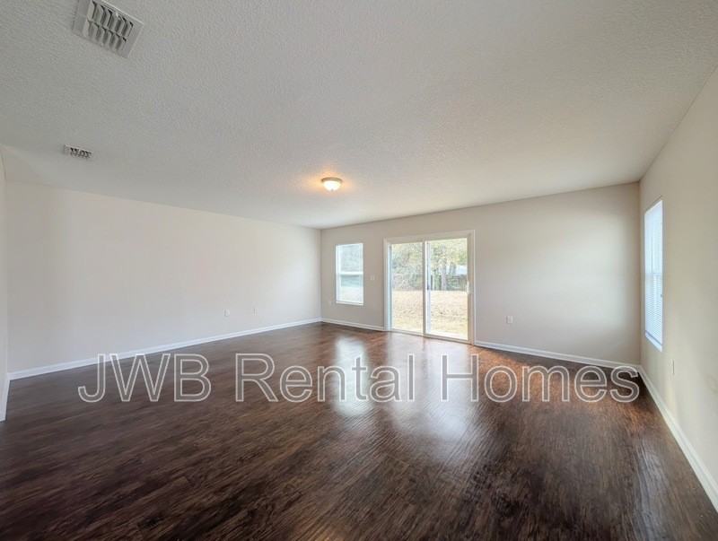 8260 Maple St - Photo 6 of 19