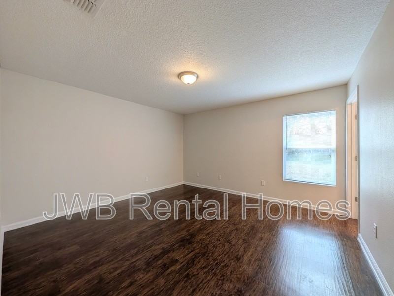 8260 Maple St - Photo 7 of 19