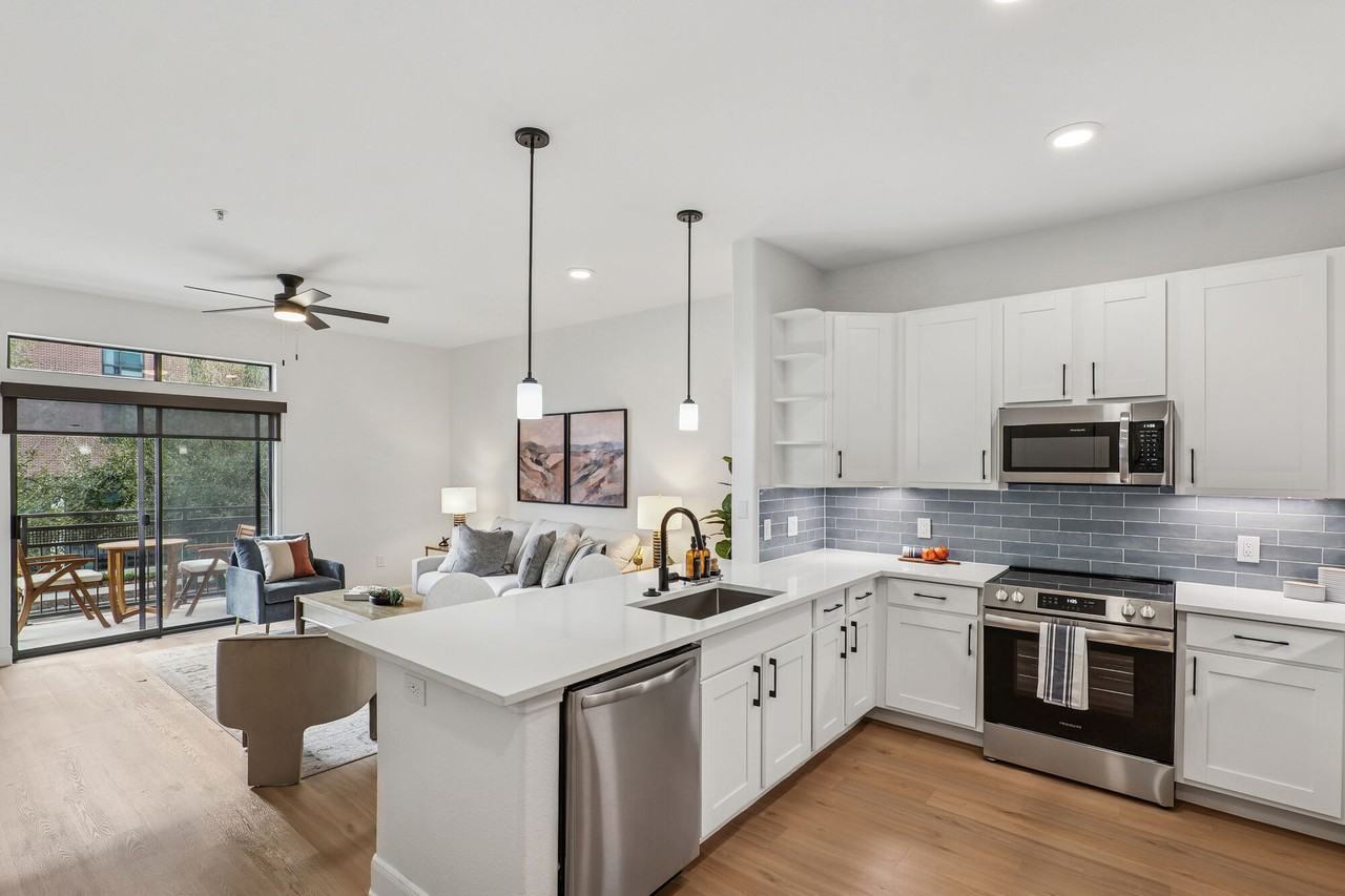 Instrata Upper Kirby - Photo 2 of 51