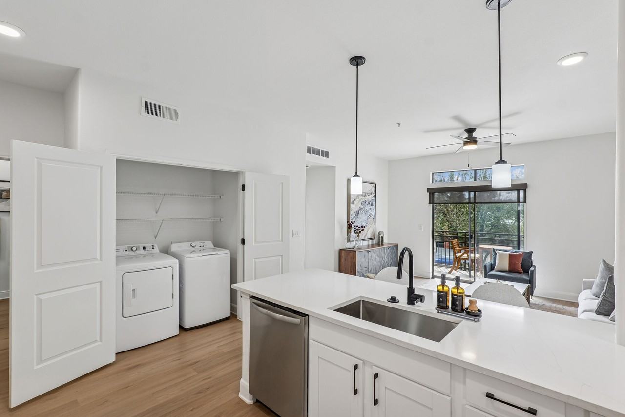 Instrata Upper Kirby - Photo 3 of 51