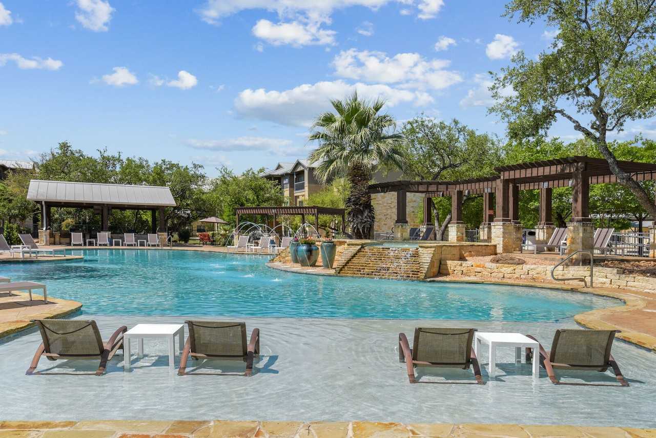 Platinum Shavano Oaks - Photo 3 of 27