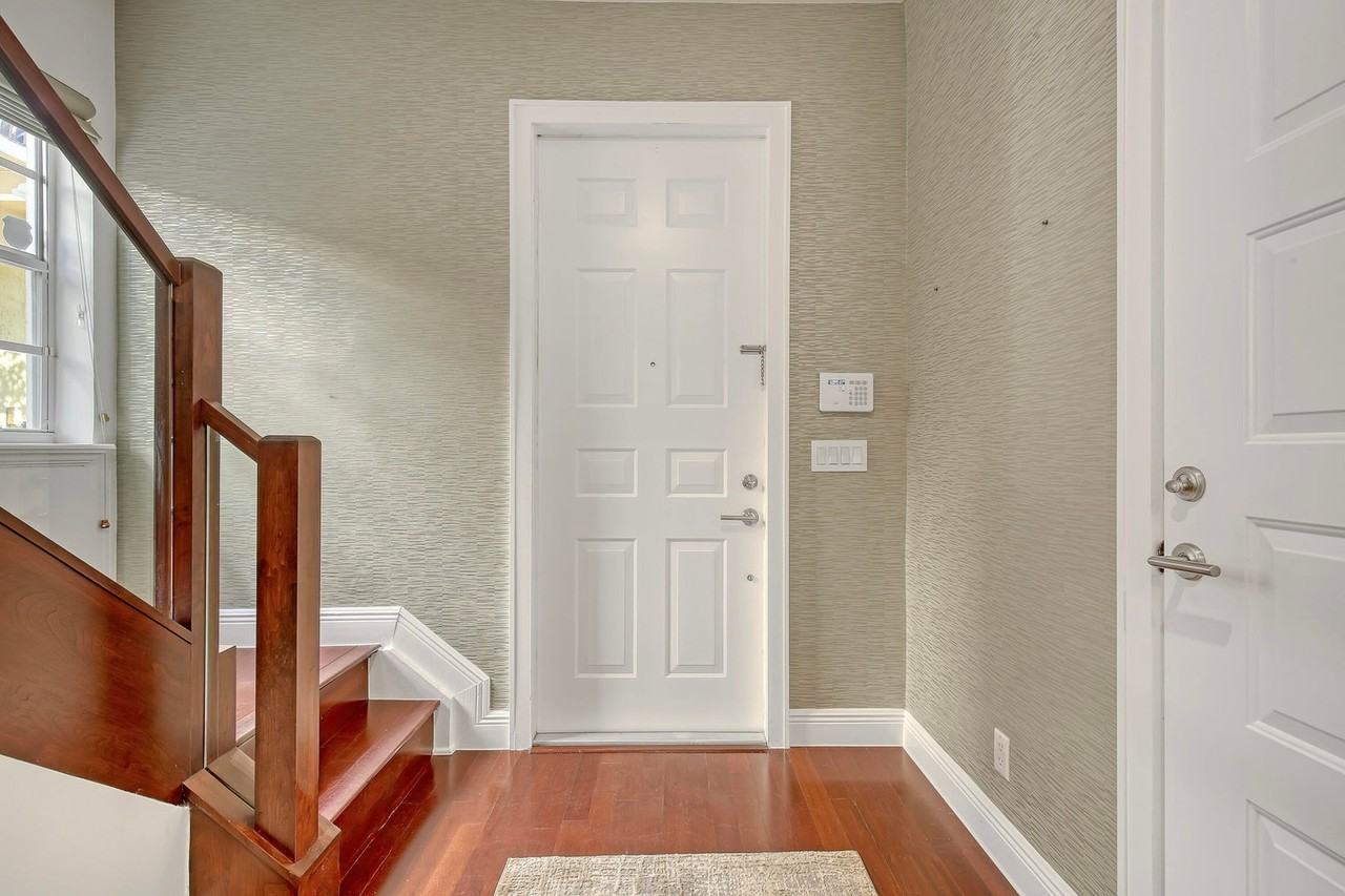 72 Se 6th Ave #C - Photo 4 of 40