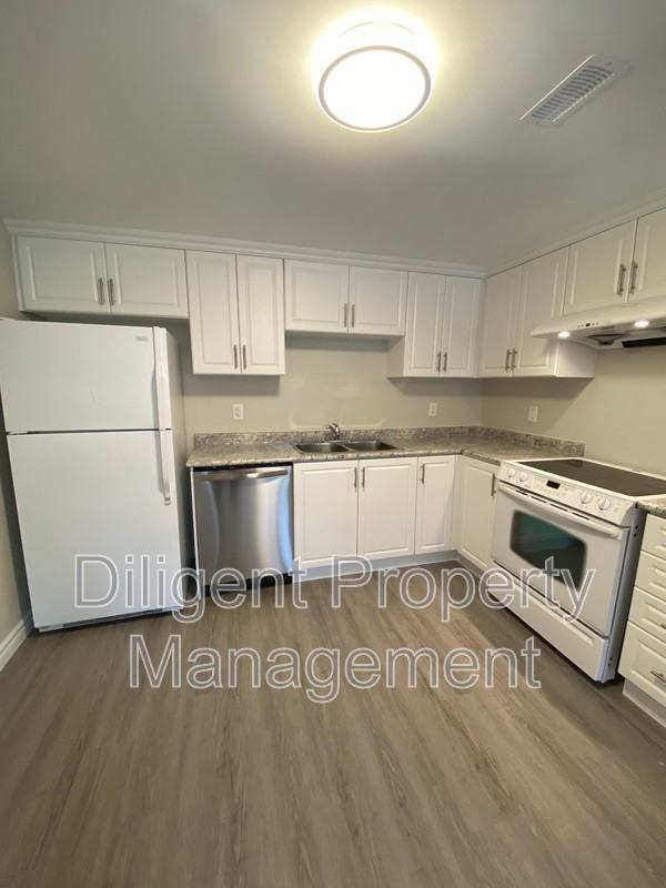 1528 Redwood Dr - Photo 3 of 22