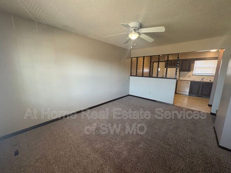 1822 Tower Cir - Photo 2 of 9