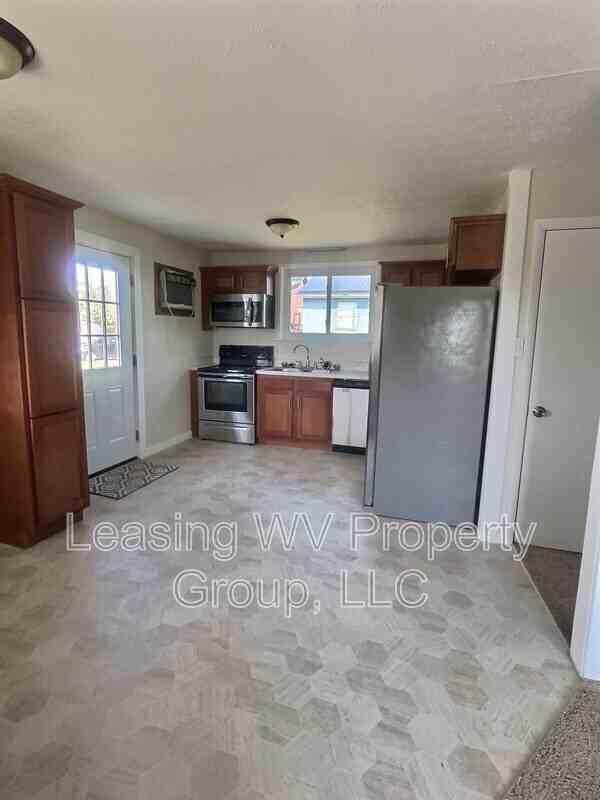 2489 Main St - Photo 2 of 4