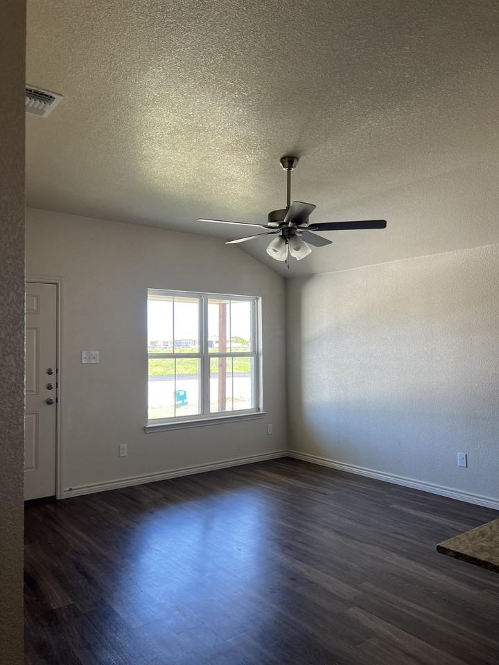 5800 McGregor Loop unit A - Photo 2 of 37
