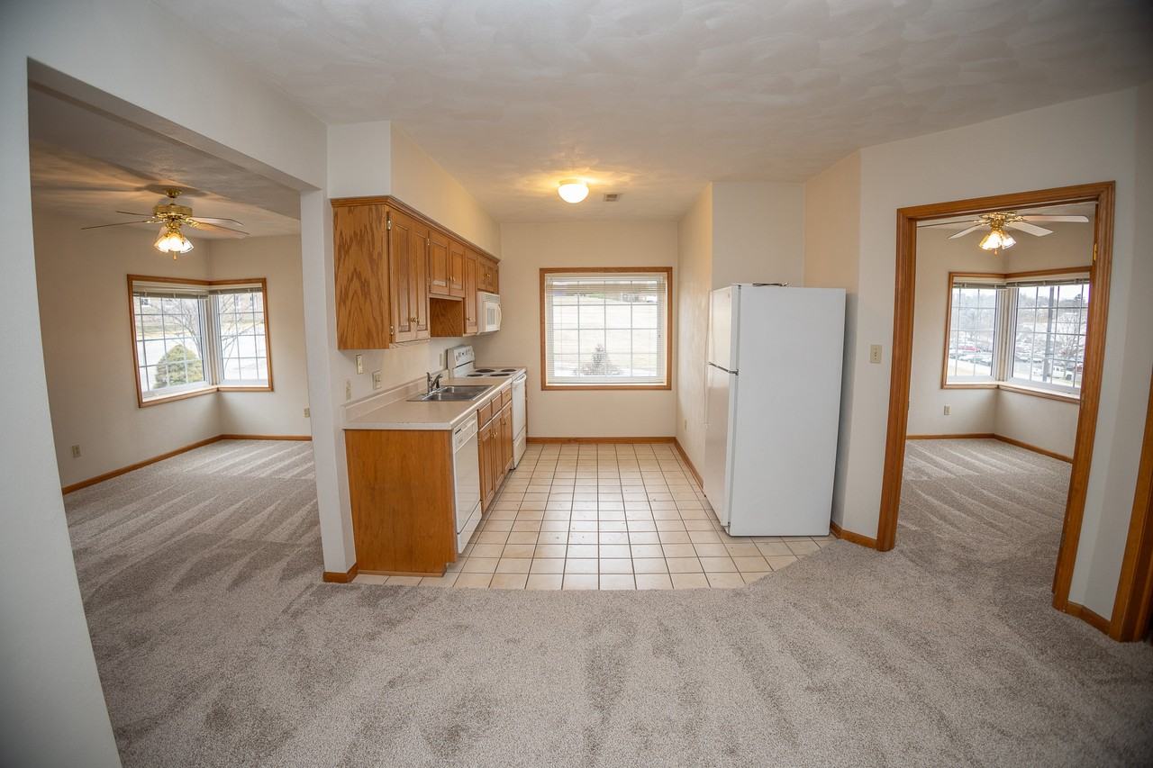 201 W McCarty (Tergin Apts) - Photo 3 of 19