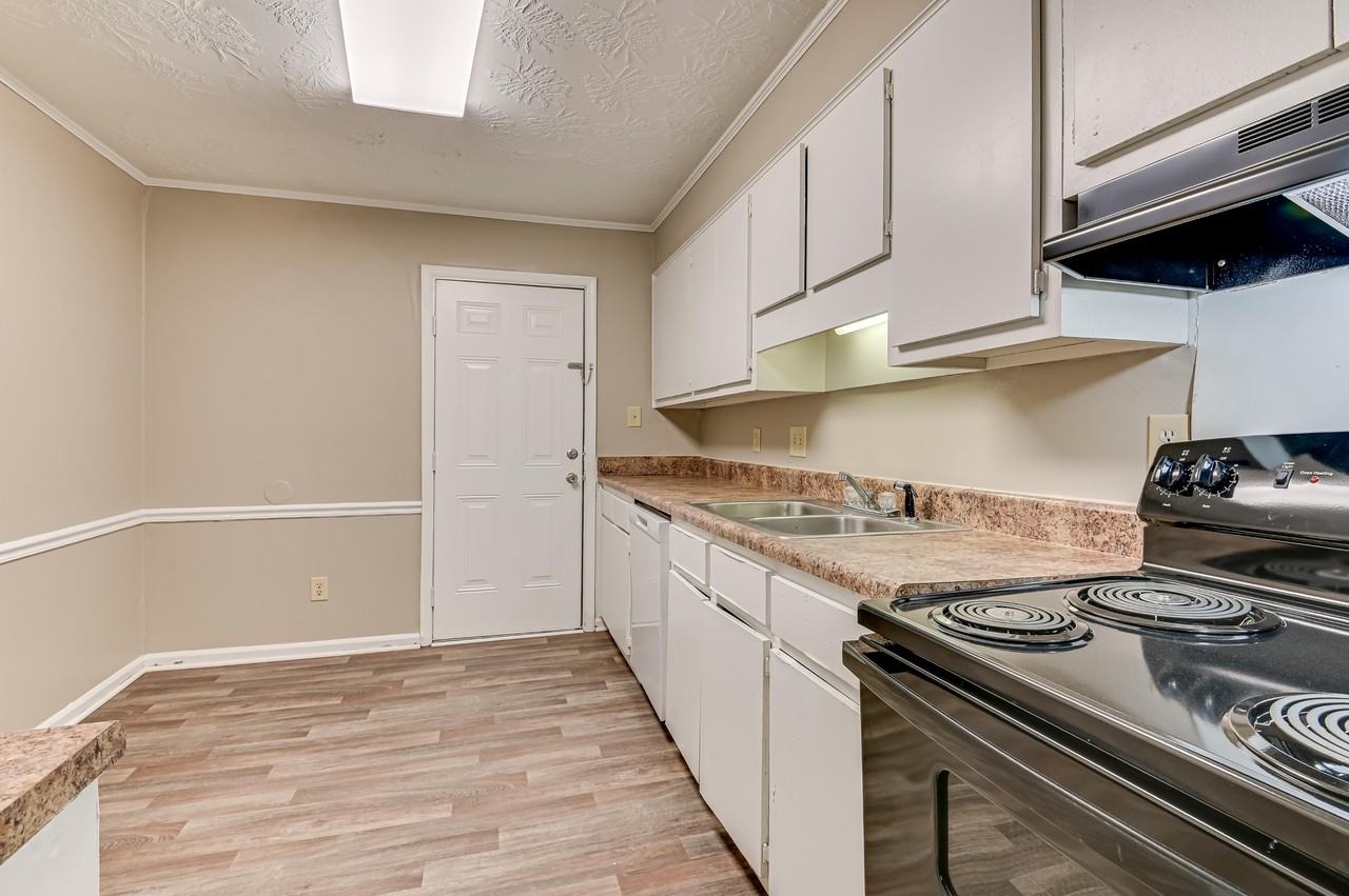 Cleveland St. Apartments - Photo 6 of 19