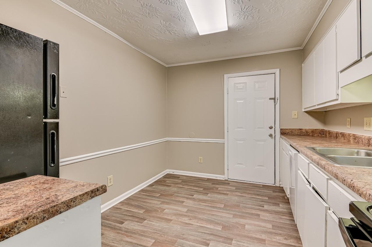 Cleveland St. Apartments - Photo 7 of 19