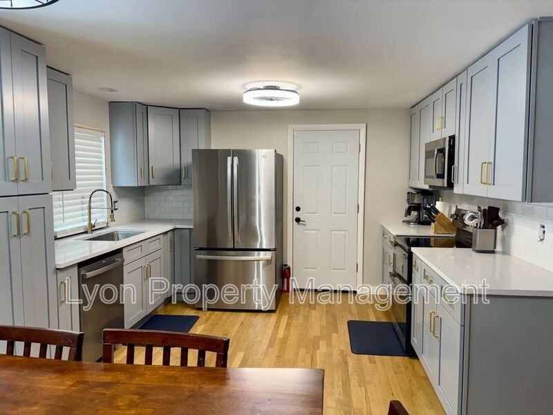 128 Thurston St - Photo 2 of 23