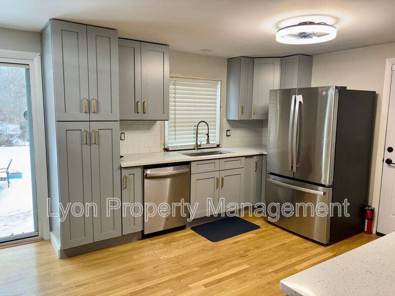 128 Thurston St - Photo 3 of 23