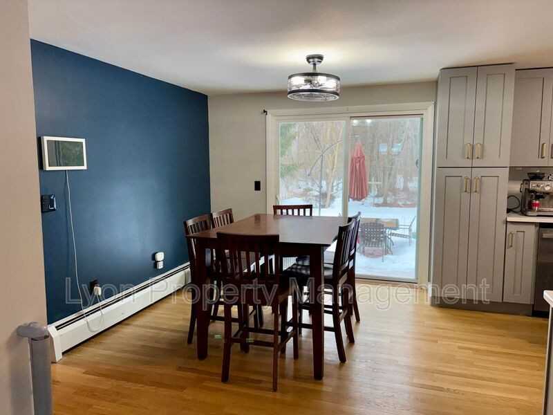 128 Thurston St - Photo 5 of 23