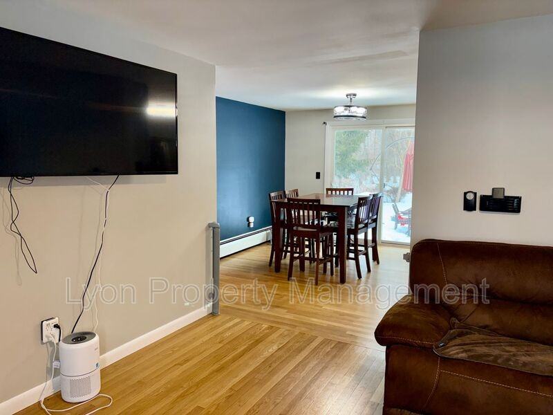 128 Thurston St - Photo 6 of 23