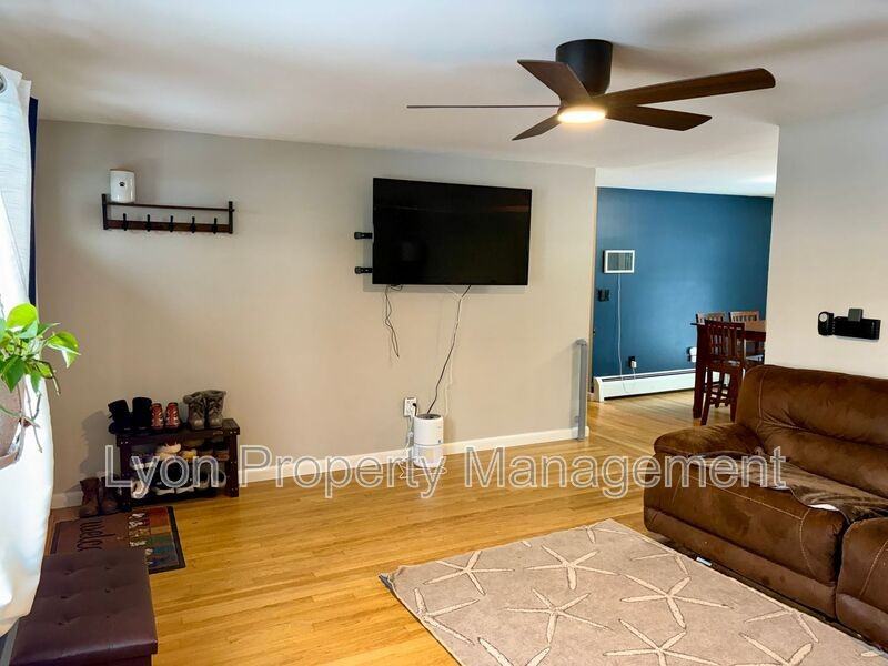 128 Thurston St - Photo 7 of 23