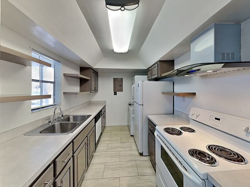 2622 Lemon Tree Ln #6K - Photo 4 of 16