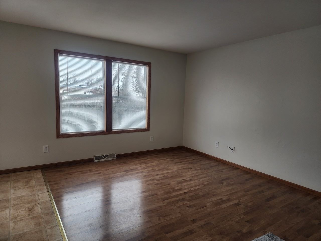 6305 32nd Avenue - Photo 4 of 11