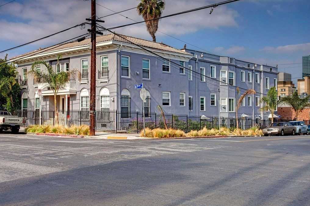 2801 San Marino Street - Photo 3 of 50