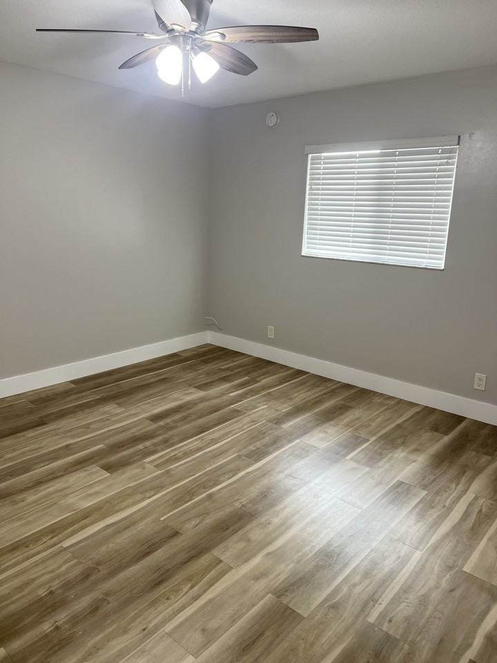 1492 HOLLY HEIGHTS DR - Photo 5 of 21