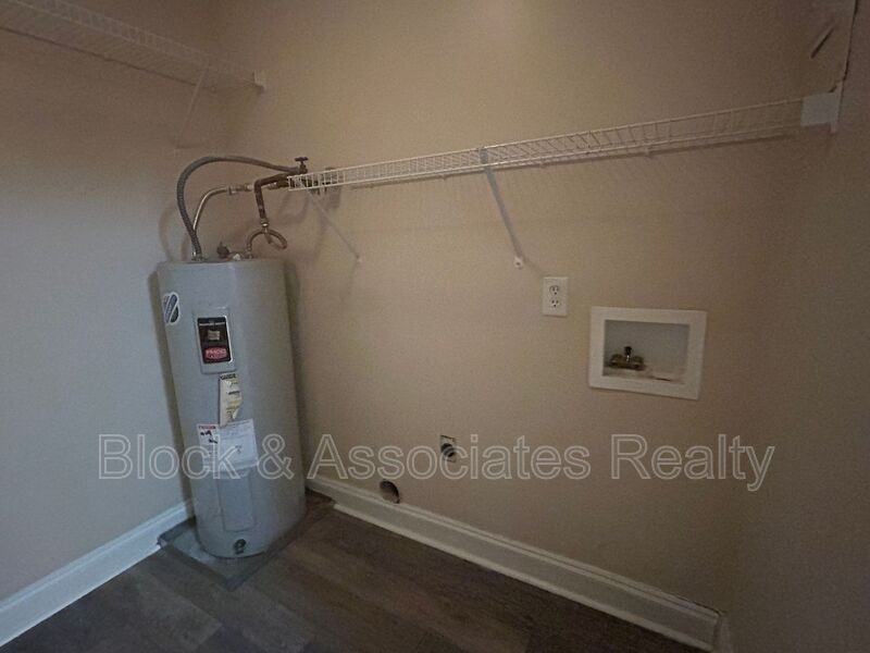 2260 Sunderland Road 84W - Photo 6 of 8