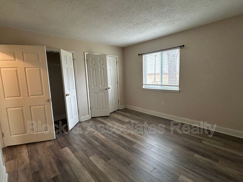 2260 Sunderland Road 84W - Photo 7 of 8