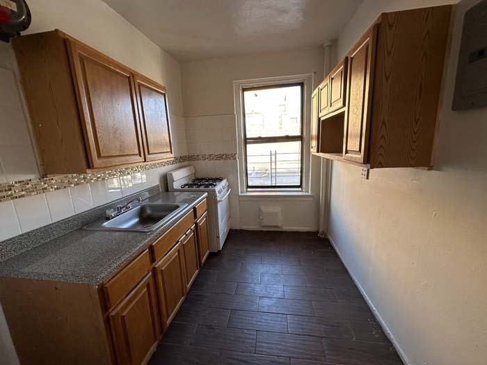 3505 Wayne Avenue - Photo 3 of 11