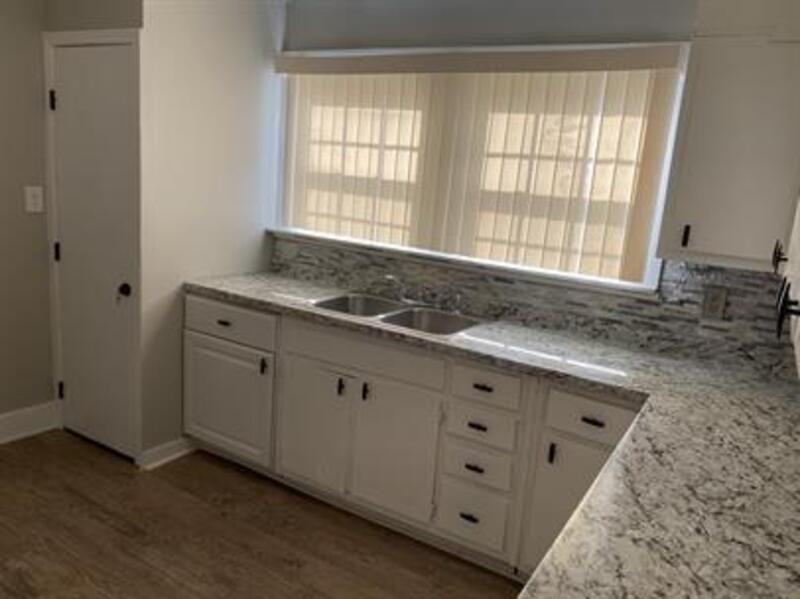 138 Johnson St - Photo 3 of 30