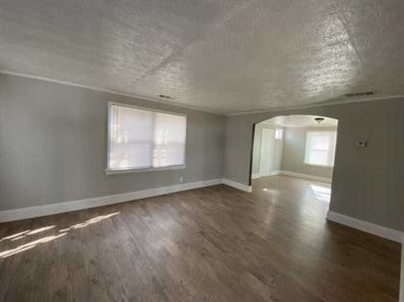 138 Johnson St - Photo 4 of 30