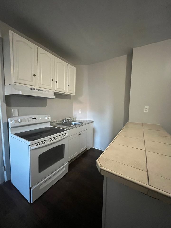 445-453 Albany Ave, Hartford, CT 06120 - Photo 2 of 46