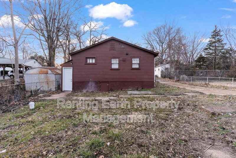 9746 Diamond Dr - Photo 3 of 17