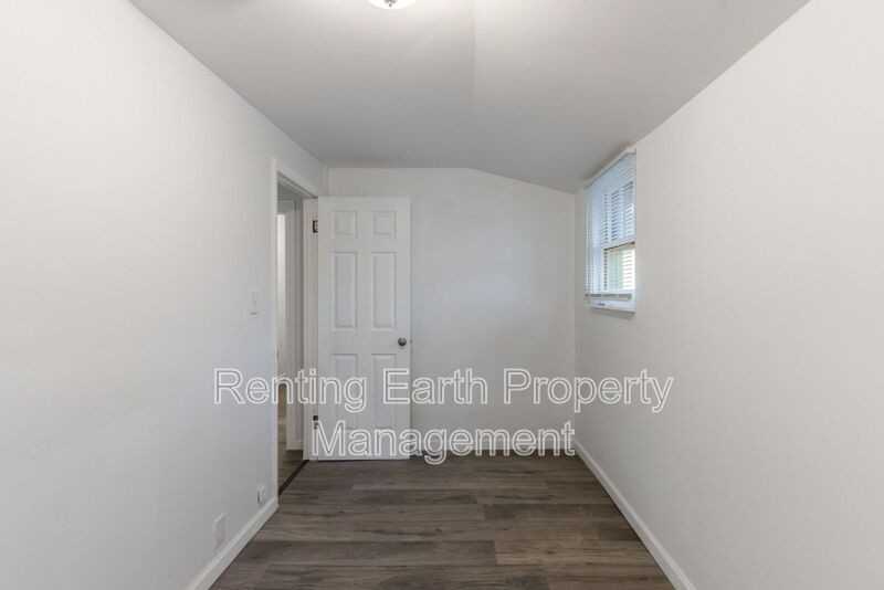 9746 Diamond Dr - Photo 5 of 17