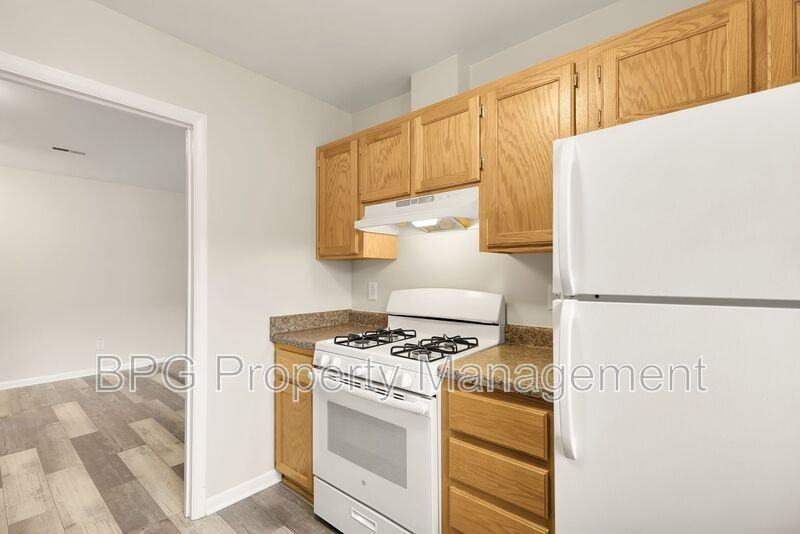 129 Green St #2 - Photo 3 of 27