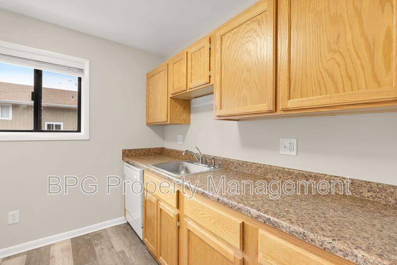 129 Green St #2 - Photo 4 of 27