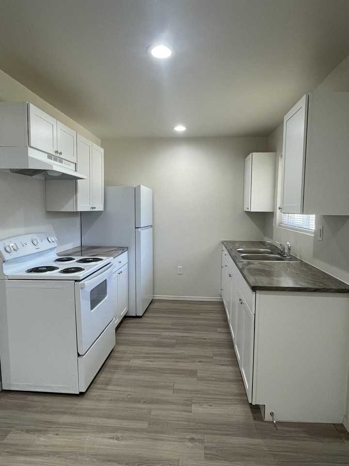 1601 East Grand Avenue - Photo 3 of 50