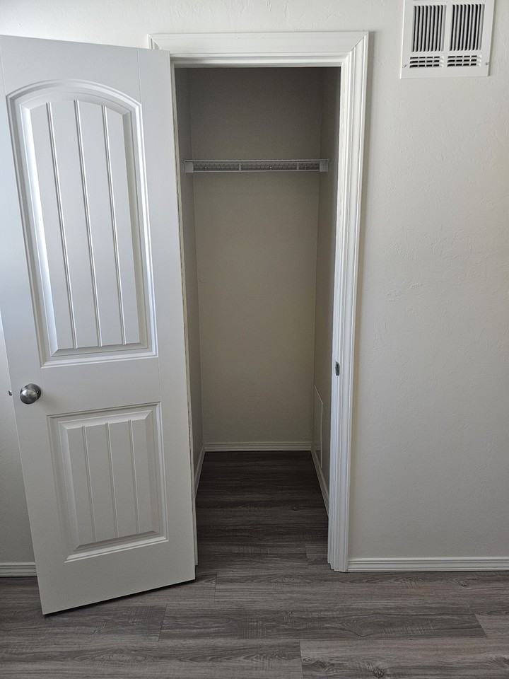 1601 East Grand Avenue - Photo 7 of 50