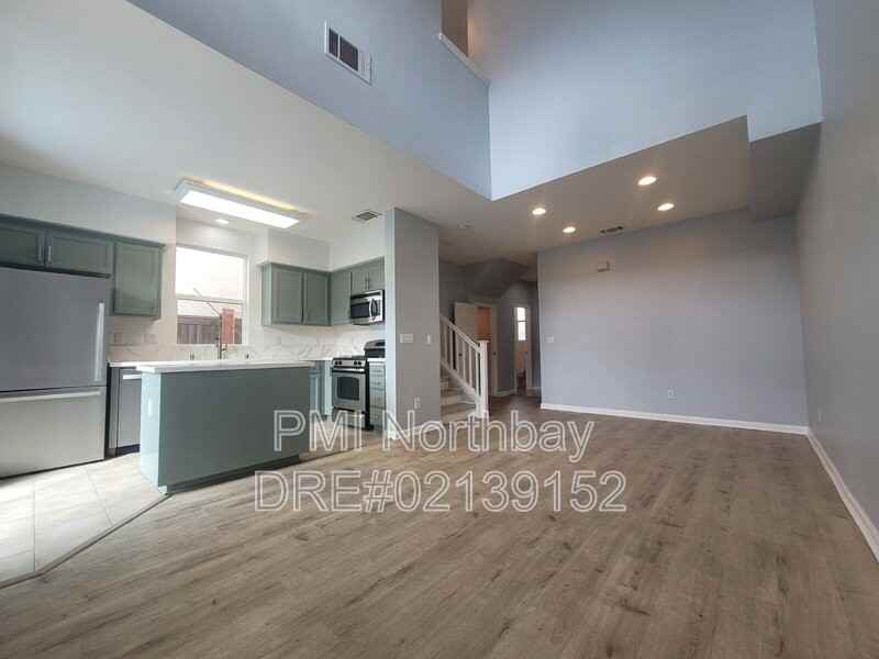 569 Loch Lomond Way - Photo 4 of 13