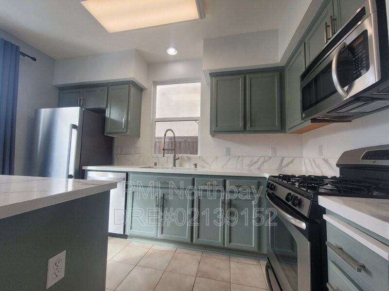 569 Loch Lomond Way - Photo 5 of 13