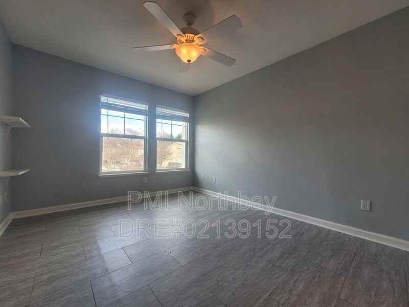 569 Loch Lomond Way - Photo 7 of 13