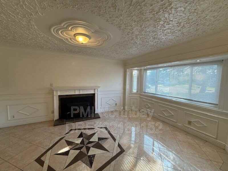 2950 Juniper St - Photo 2 of 13