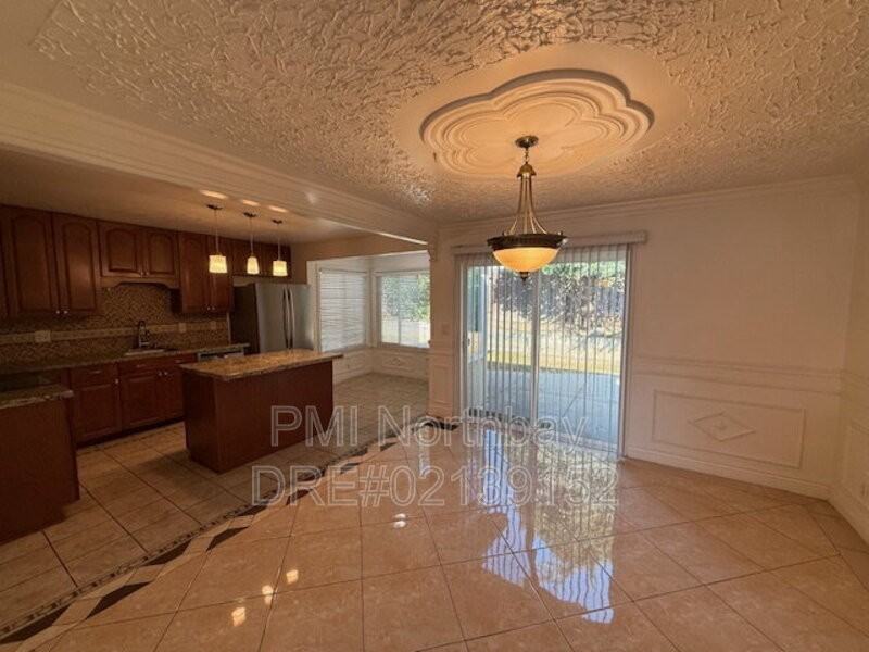 2950 Juniper St - Photo 3 of 13