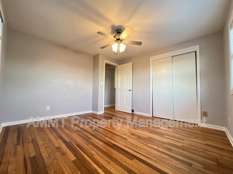 2990 1/2 8th St - Photo 5 of 10