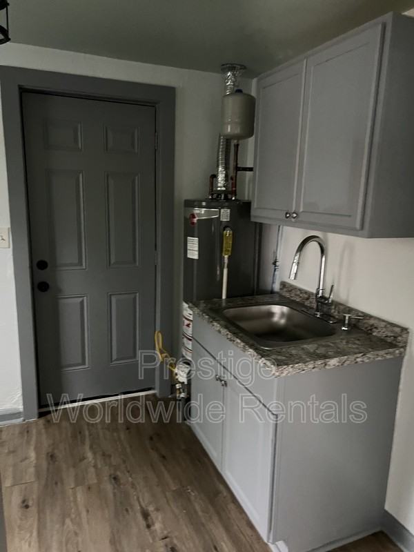 487 Mellon St - Photo 2 of 6