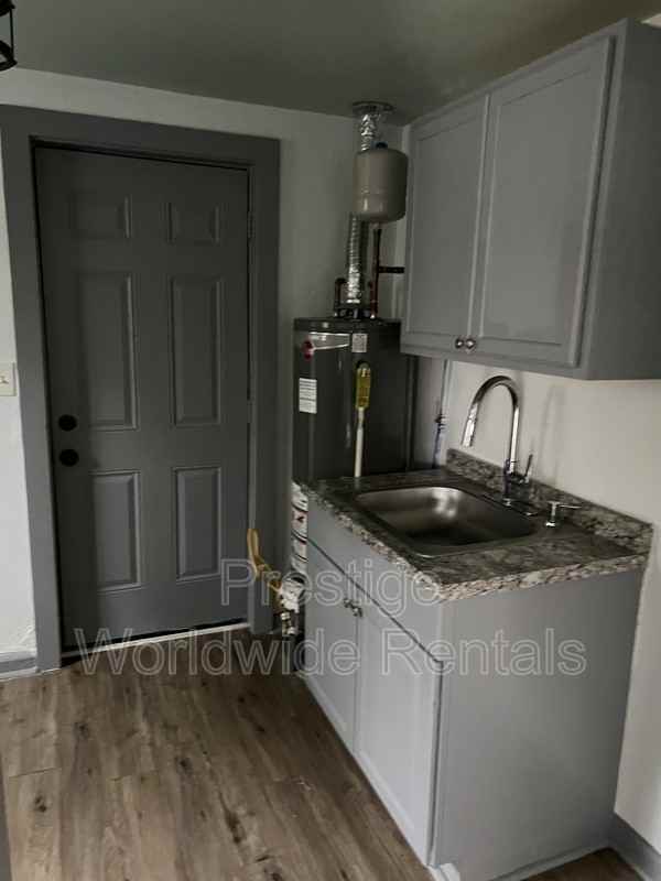 497 Mellon St - Photo 4 of 6